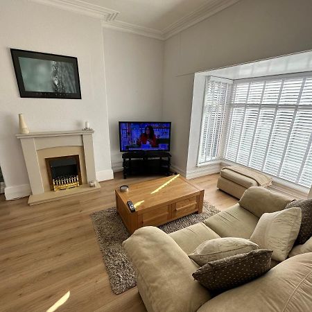 Spacious One Bedroom Apartment In Central Location Lytham St Annes Exterior photo