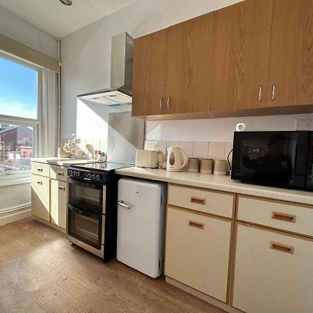 Spacious One Bedroom Apartment In Central Location Lytham St Annes Exterior photo