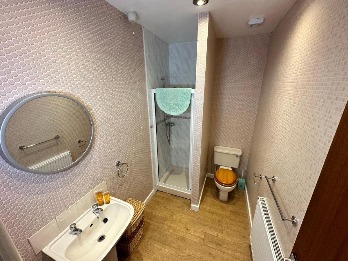 Spacious One Bedroom Apartment In Central Location Lytham St Annes Exterior photo