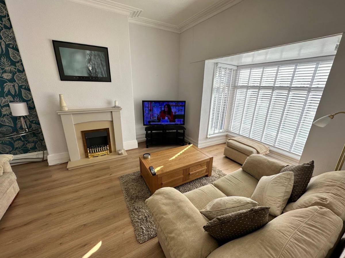Spacious One Bedroom Apartment In Central Location Lytham St Annes Exterior photo