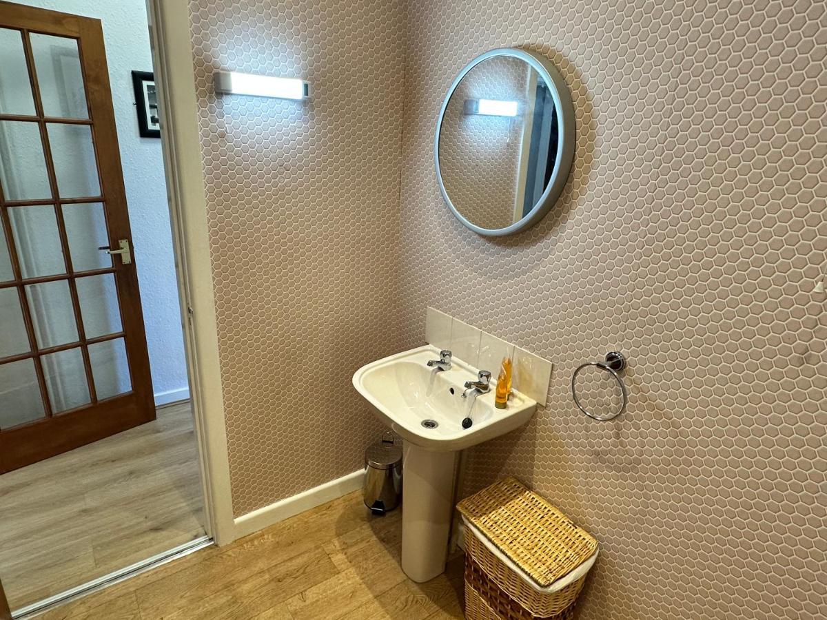 Spacious One Bedroom Apartment In Central Location Lytham St Annes Exterior photo