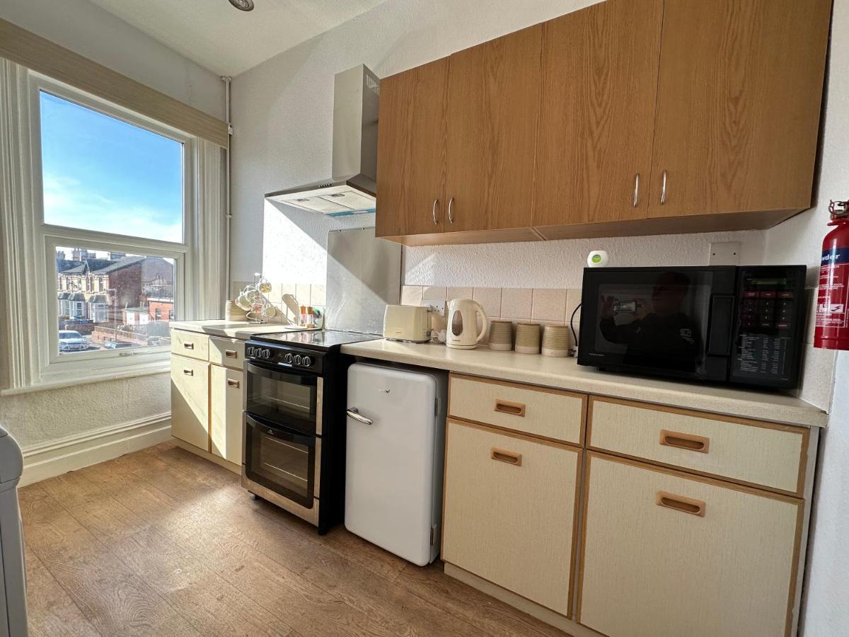 Spacious One Bedroom Apartment In Central Location Lytham St Annes Exterior photo